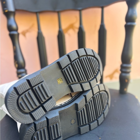 Women's Cream Lace-Up Boots - Picture 2 of 5